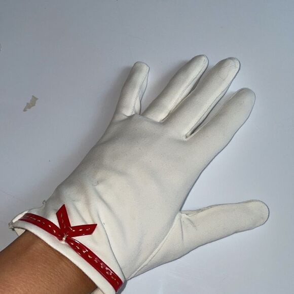 Vtg new in packaging Miss Aris white nylon gloves with red plastic ribbon & bow - Picture 5 of 7